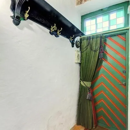 Cozy Old Town Historic House Apartman