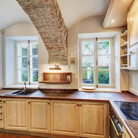 Cozy Old Town Historic House Apartman *