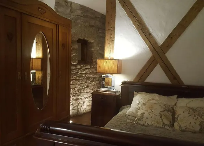 Cozy Old Town Historic House 아파트 탈린