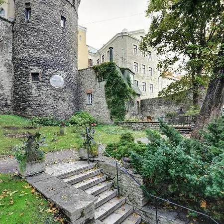 Cozy Old Town Historic House تالين