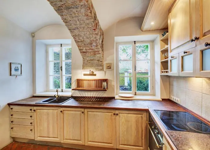 Cozy Old Town Historic House Apartment *